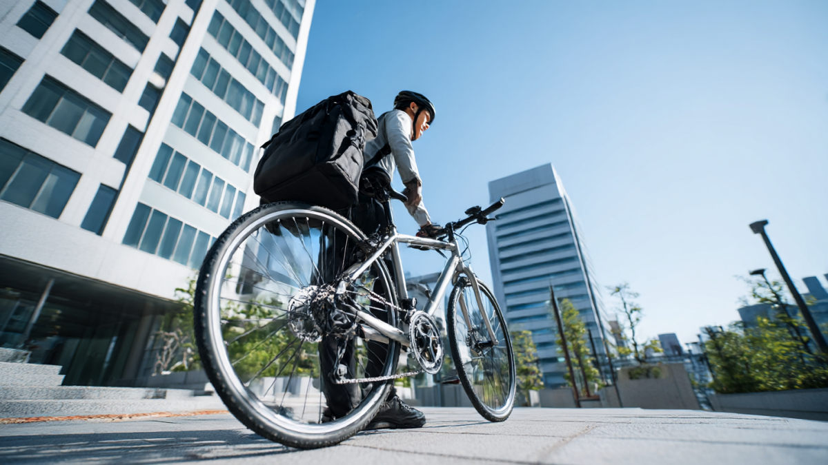 通勤通学向け装備を備えたクロスバイク