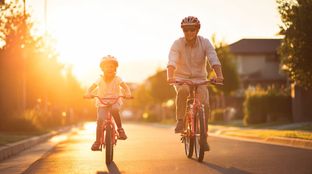 自転車ルールを守り安心した表情で街を走る日本人サイクリスト