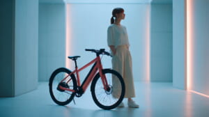 電動自転車を購入しに来た日本人女性