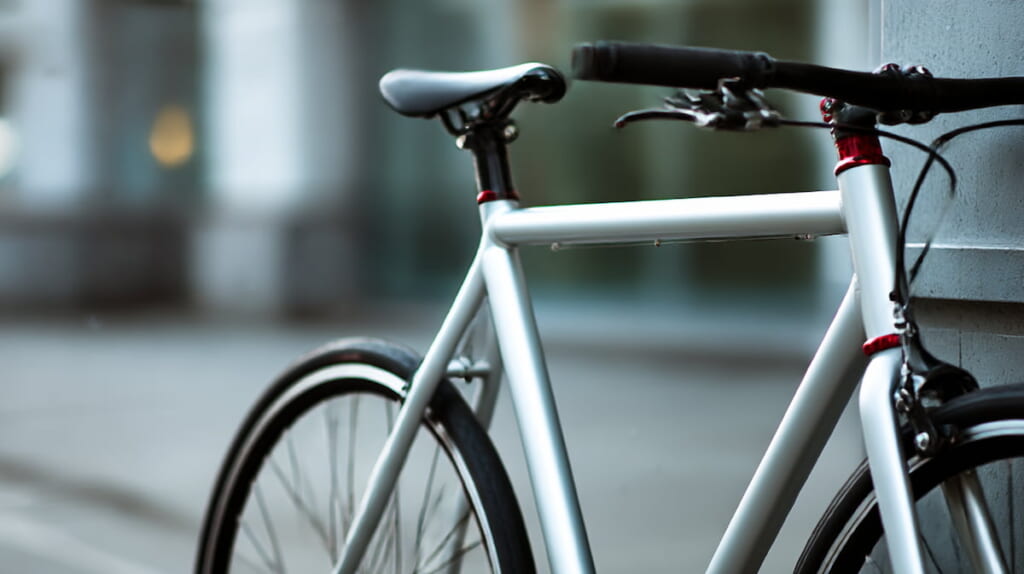 軽量アルミフレームのクロスバイク画像